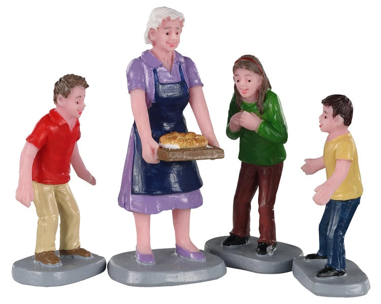 Lemax Village Collection Family Tradition, Set Of 4 #02945 3 Lemax Village Collection Family Tradition, Set Of 4 #02945