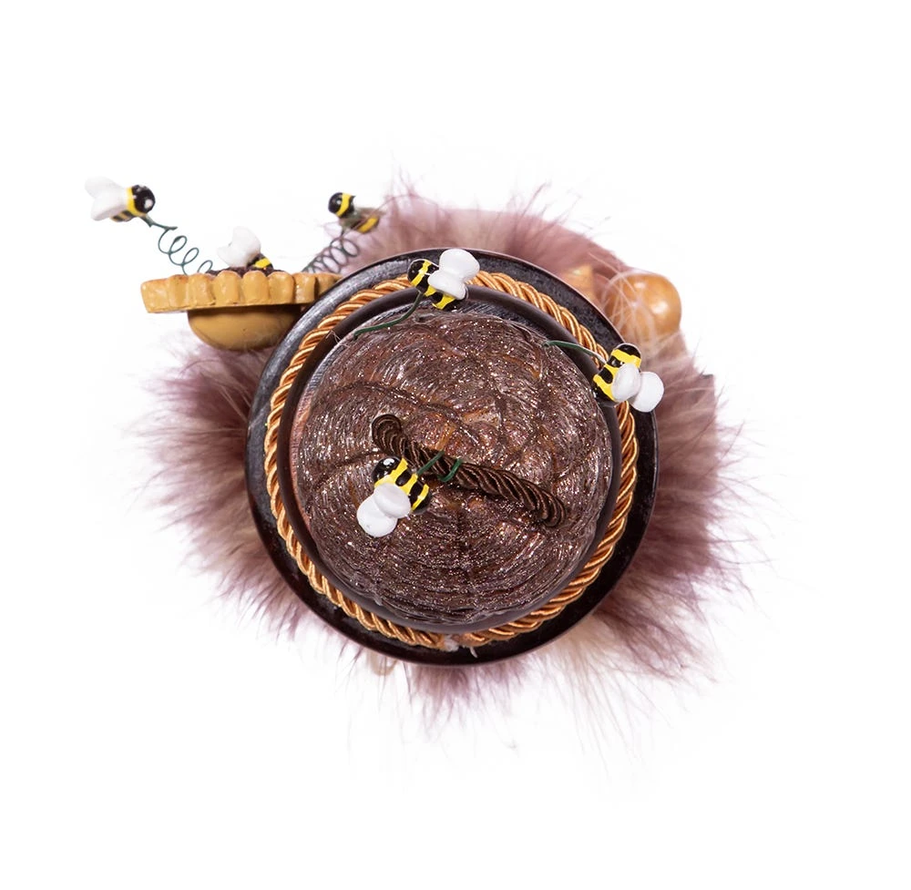 Kurt Adler 15-Inch Hollywood Bee Keeper Nutcracker 7 Kurt Adler 15-Inch Hollywood Bee Keeper Nutcracker - Image 5